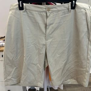Men’s Izod khaki small plaid shorts, size 42